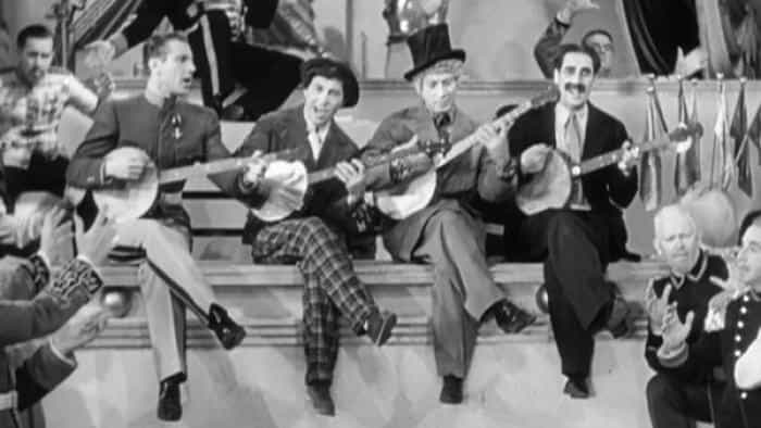 نقد و بررسی فیلم سوپ اردک محصول سال 1933 | چی‌بینو