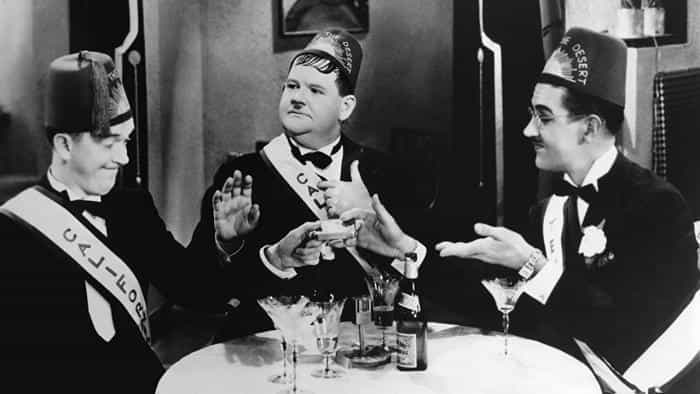 نقد و بررسی فیلم پسران صحرا محصول سال 1933 | چی‌بینو