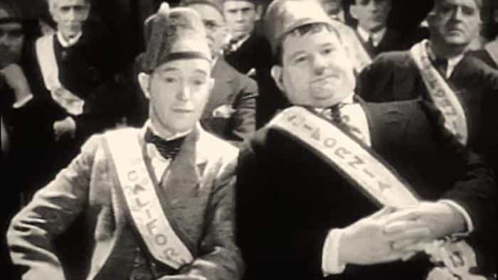 نقد و بررسی فیلم پسران صحرا محصول سال 1933 | چی‌بینو