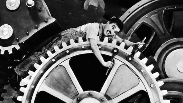 نقد و بررسی فیلم اوقات معاصر محصول سال 1936 | چی‌بینو