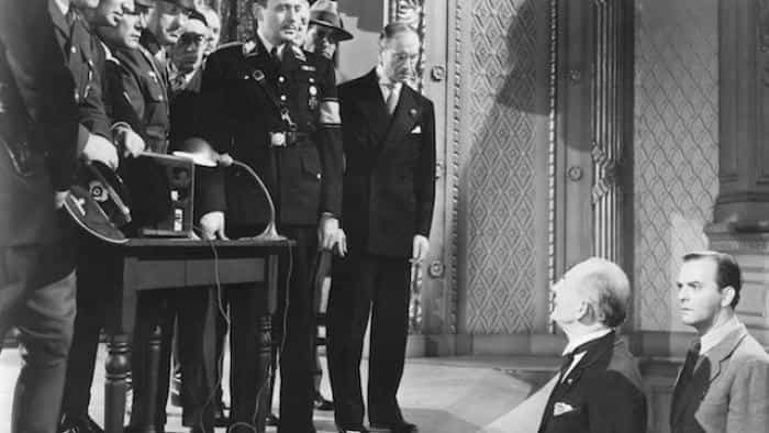 نقد و بررسی فیلم بودن یا نبودن محصول سال 1942 | چی‌بینو