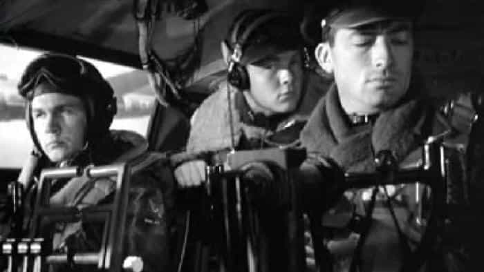 نقد و بررسی فیلم در ارتفاع دوازده هزار پایی (1949) | چی‌بینو