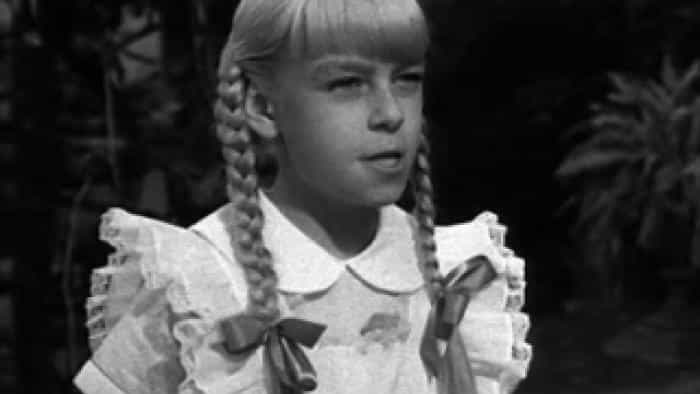 نقد و بررسی فیلم دانه بد محصول سال 1956 | چی‌بینو