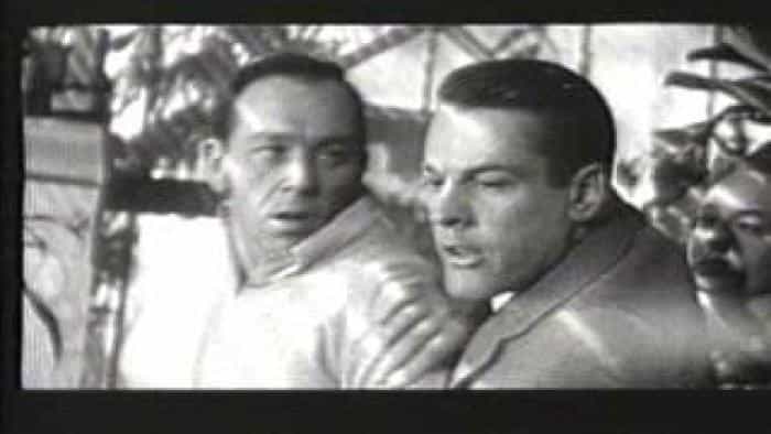 نقد و بررسی فیلم یورش به بدن آدمرباها (1956) | چیبینو