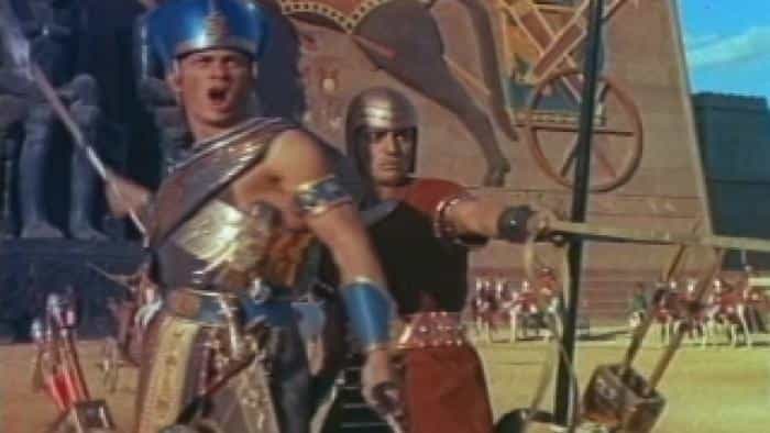 نقد و بررسی فیلم ده فرمان محصول سال 1956 | چی‌بینو