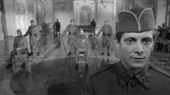 تماشای فیلم راه‌های افتخار محصول سال 1957 | چی‌بینو