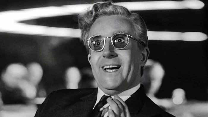 نقد و بررسی فیلم دکتر استرنجلاو یا: چگونه...(1964) | چی‌بینو