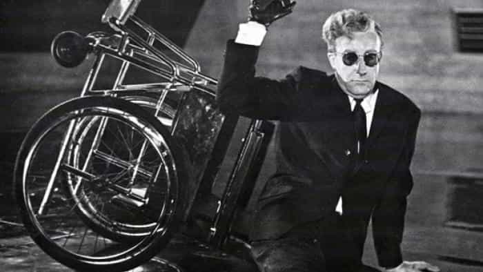 نقد و بررسی فیلم دکتر استرنجلاو یا: چگونه...(1964) | چی‌بینو