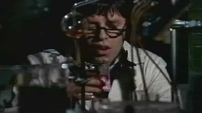 نقد و بررسی فیلم پرفسور دیوانه محصول سال 1963 | چی‌بینو