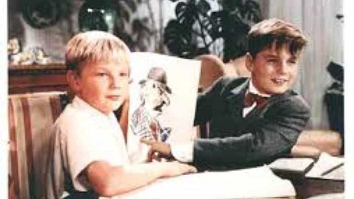 نقد و بررسی فیلم امیل و کارآگاهان محصول سال 1964 | چی‌بینو