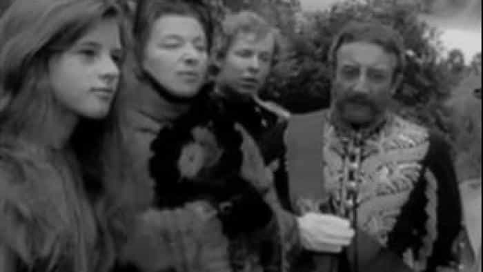 نقد و بررسی فیلم الیس در سرزمین عجایب (1966) | چی‌بینو
