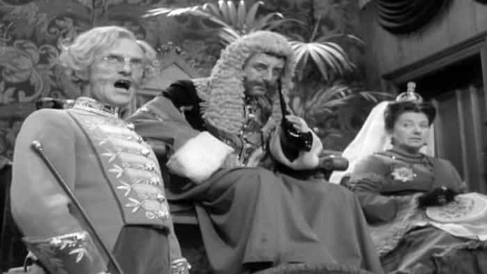 نقد و بررسی فیلم الیس در سرزمین عجایب (1966) | چی‌بینو