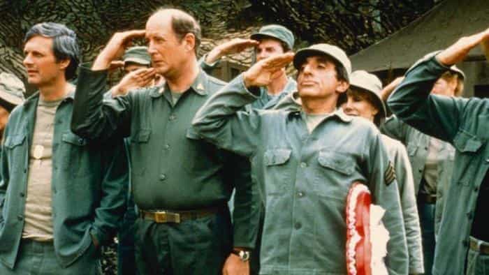 نقد و بررسی سریال م*ا*ش محصول سال 1972 | چی‌بینو