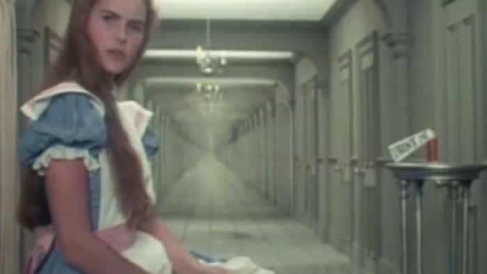 نقد و بررسی فیلم ماجراهای آلیس در سرزمین عجایب (1972)