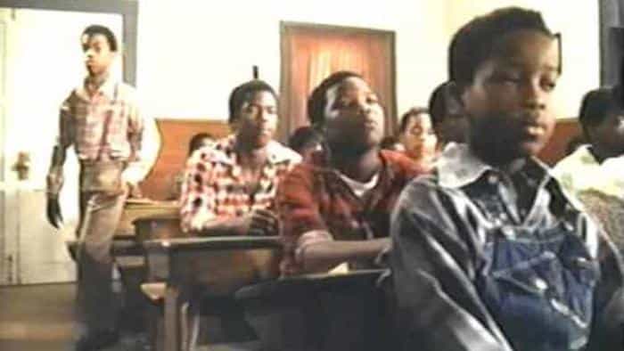 نقد و بررسی فیلم «می‌دانم چرا پرنده در قفس می‌خواند» (1979)