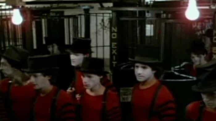 نقد و بررسی فیلم جنگجویان محصول سال 1979 | چیبینو