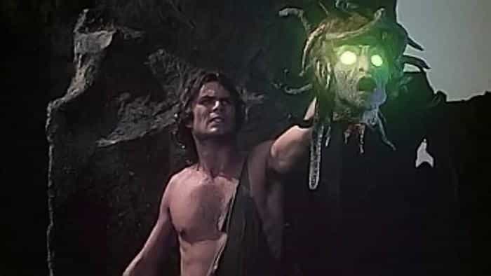 نقد و بررسی فیلم برخورد تایتان‌ها محصول سال 1981 | چی‌بینو