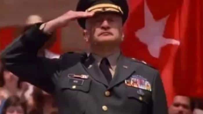 نقد و بررسی فیلم شیر آب محصول سال 1981 | چیبینو