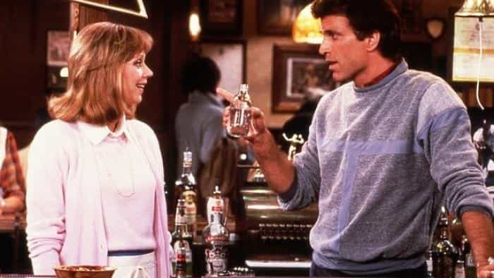 نقد و بررسی سریال به سلامتی محصول سال 1982 | چی‌بینو