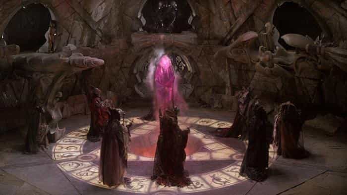 نقد و بررسی فیلم کریستال تاریک محصول سال 1982 | چی‌بینو