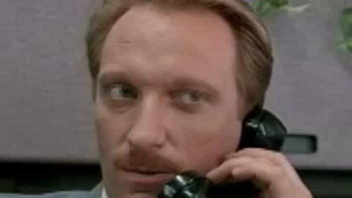 نقد و بررسی فیلم روز تعطیلی فراریس بولر (1986) | چی‌بینو