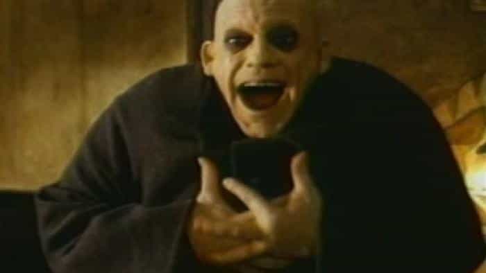 نقد و بررسی فیلم ارزش‌های خانواده آدامز (1993) | چی‌بینو