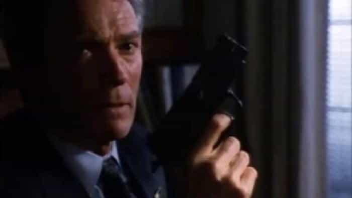 نقد و بررسی فیلم در خط آتش محصول سال 1993 | چی‌بینو