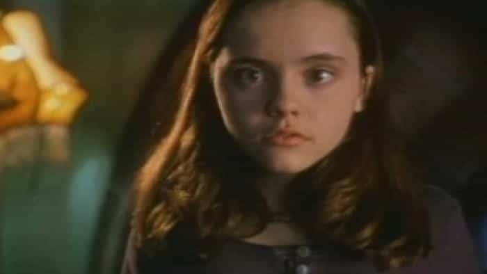 نقد و بررسی فیلم کاسپر محصول سال 1995 | چی‌بینو