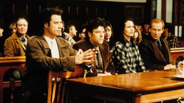 نقد و بررسی فیلم میکائیل محصول سال 1996 | چی‌بینو