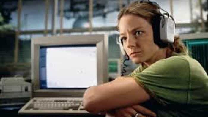 نقد و بررسی فیلم با ما تماس بگیرید. محصول سال 1997 | چی‌بینو