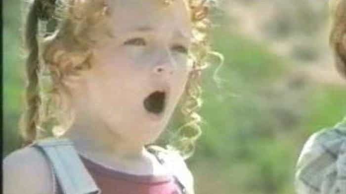 نقد و بررسی فیلم شادی و بچههای بازیگوش (1998) | چیبینو