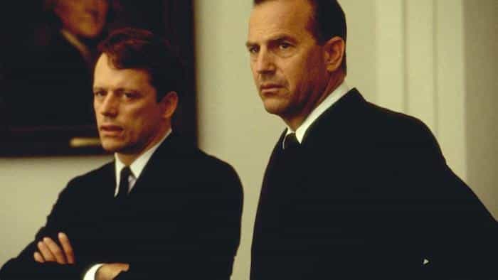 نقد و بررسی فیلم سیزده روز محصول سال 2000 | چی‌بینو