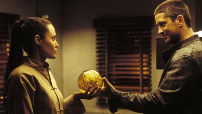 نقد و بررسی فیلم لارا کرافت: غارتگر مقبره (2001) | چی‌بینو