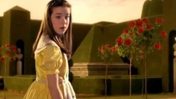 نقد و بررسی فیلم الیس در سرزمین عجایب (1999) | چی‌بینو