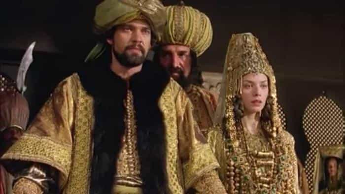 نقد و بررسی سریال شب‌های عرب محصول سال 2000 | چی‌بینو