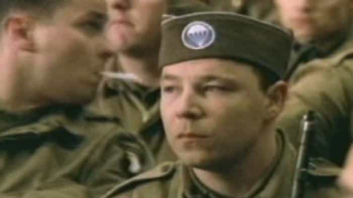 نقد و بررسی سریال گروه برادران محصول سال 2001 | چی‌بینو