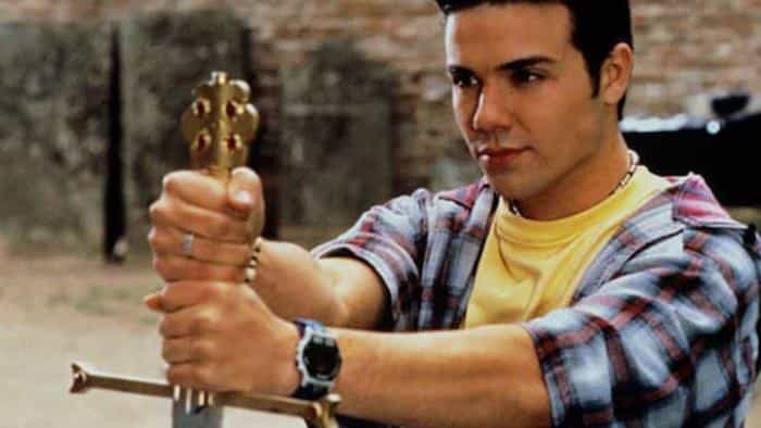 نقد و بررسی فیلم کودک اکسکالیبور محصول سال 1999 | چی‌بینو