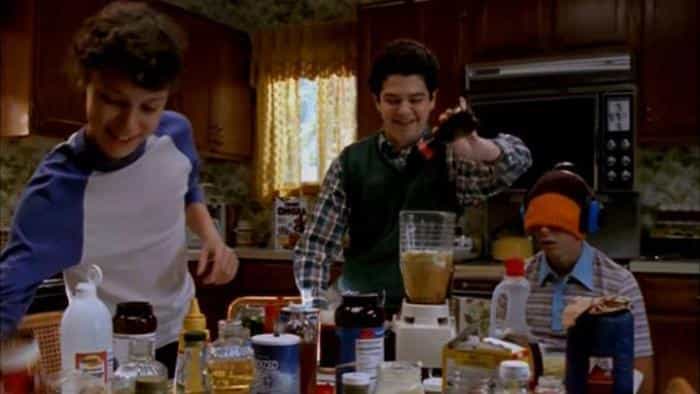 نقد و بررسی سریال افراد عجیب و غریب و باهوش (1999) | چی‌بینو