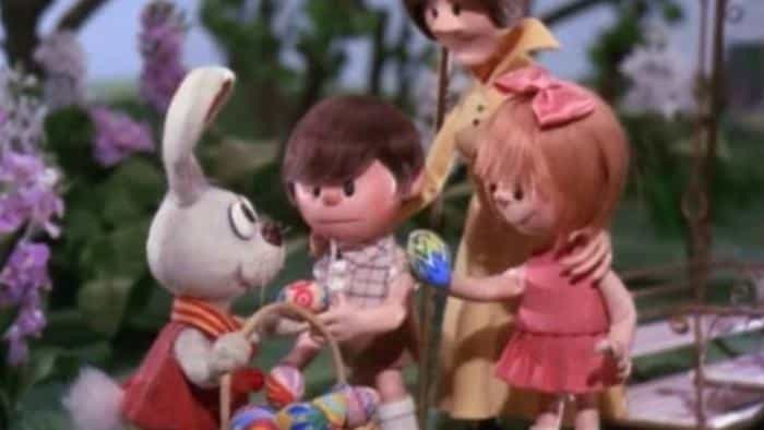 نقد و بررسی انیمیشن خرگوش پشمالو پیتر می‌آید (1971)