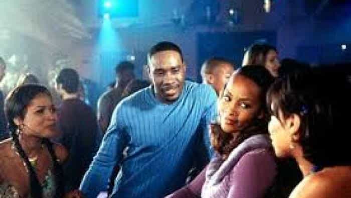 نقد و بررسی فیلم دو نفر می‌توانند در این ...(2001) | چی‌بینو