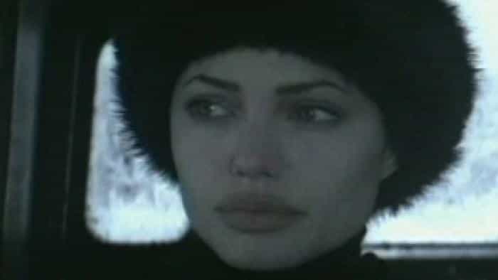 نقد و بررسی فیلم فراتر از مرزها محصول سال 2003 | چی‌بینو