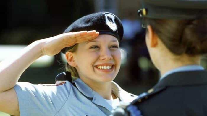 نقد و بررسی فیلم کادِت کلی محصول سال 2002 | چی‌بینو