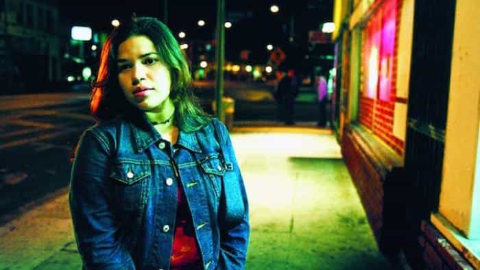 نقد و بررسی فیلم زنان واقعی انحنا دارند. (2002) | چی‌بینو