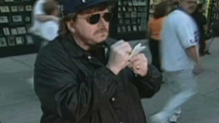 نقد و بررسی فیلم بولینگ برای کلمباین (2002) | چی‌بینو