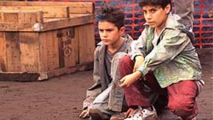 نقد و بررسی فیلم چپ دست محصول سال 2003 | چی‌بینو