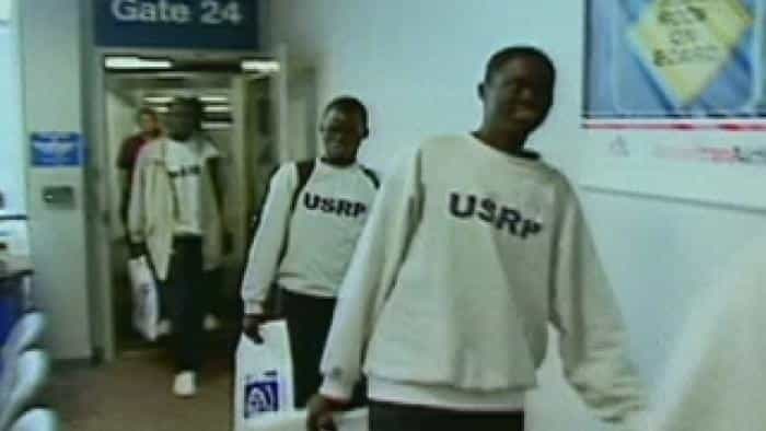 نقد و بررسی فیلم پسران گمشده سودان محصول سال 2003 | چی‌بینو