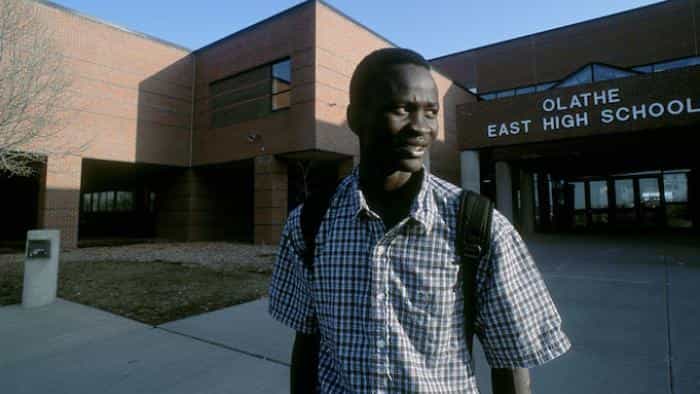 نقد و بررسی فیلم پسران گمشده سودان محصول سال 2003 | چی‌بینو