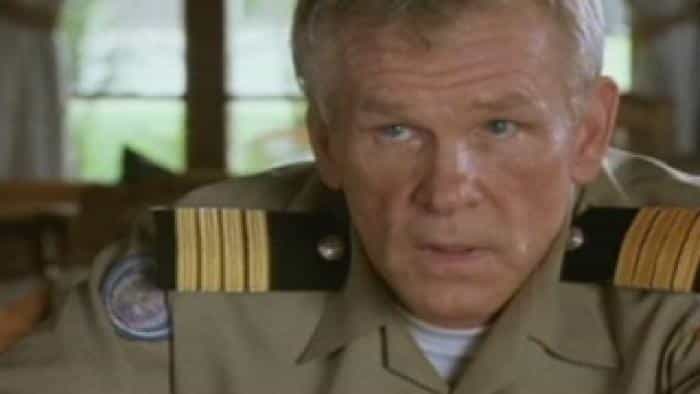 نقد و بررسی فیلم هتل رواندا محصول سال 2004 | چی‌بینو