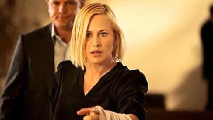 نقد و بررسی سریال اندازه متوسط محصول سال 2005 | چی‌بینو