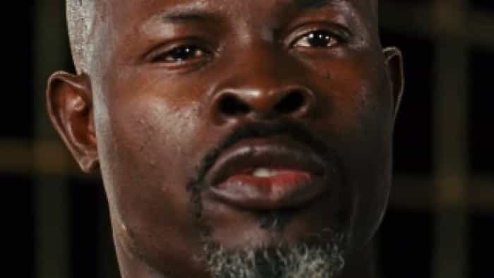 نقد و بررسی فیلم لطفا فشار دهید. محصول سال 2009 | چی‌بینو